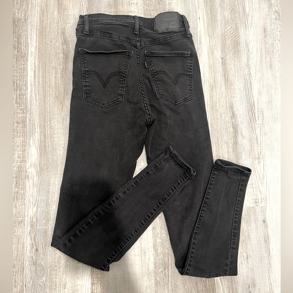 Black Levi’s Jeans